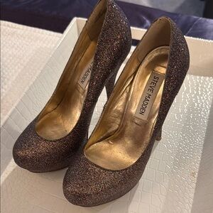 Steve Madden Black and Gold Heels Elegant Stiletto Pumps